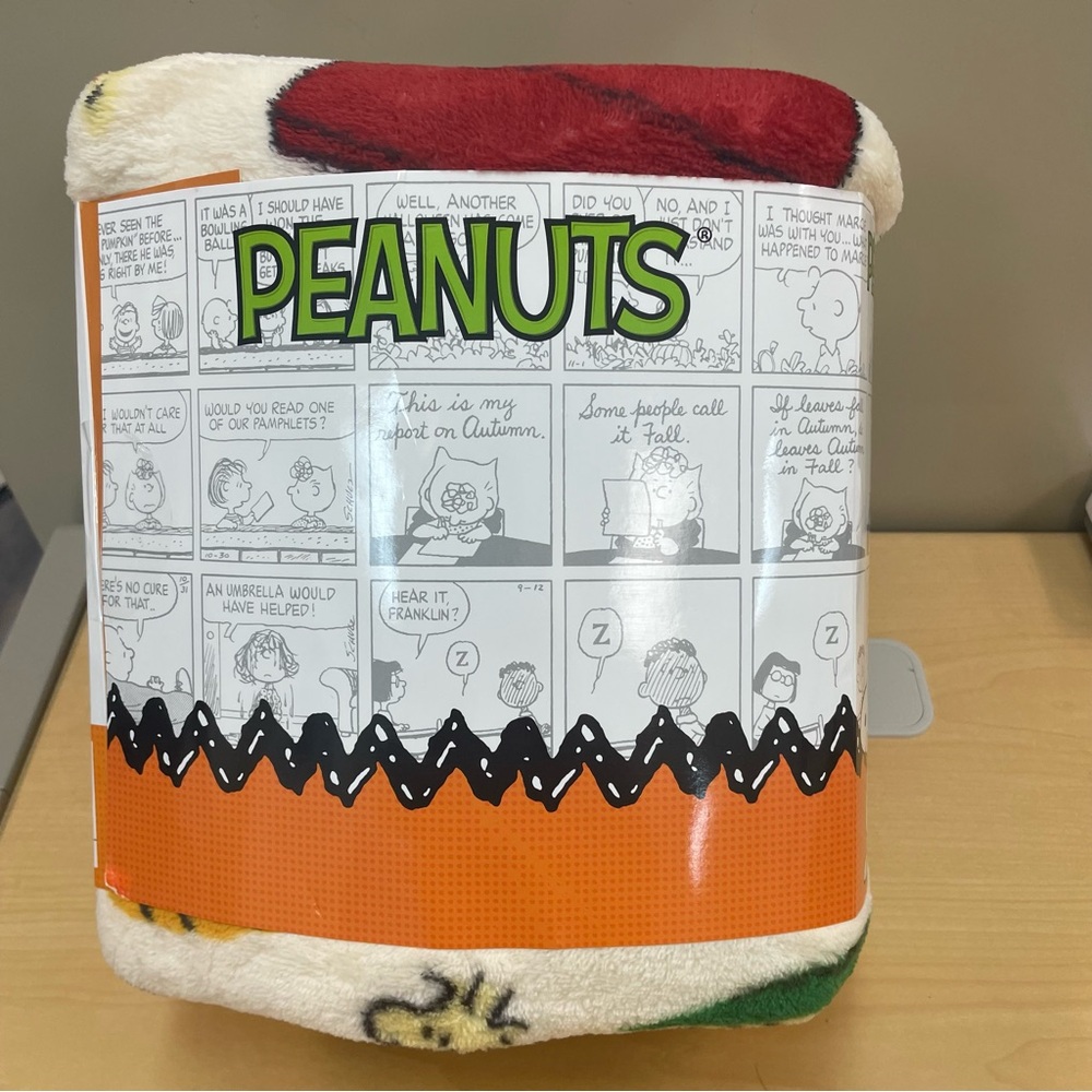 Peanuts Charlie Brown & Friends Cozy Harvest Fall Blanket/Throw Size 62” x 90”